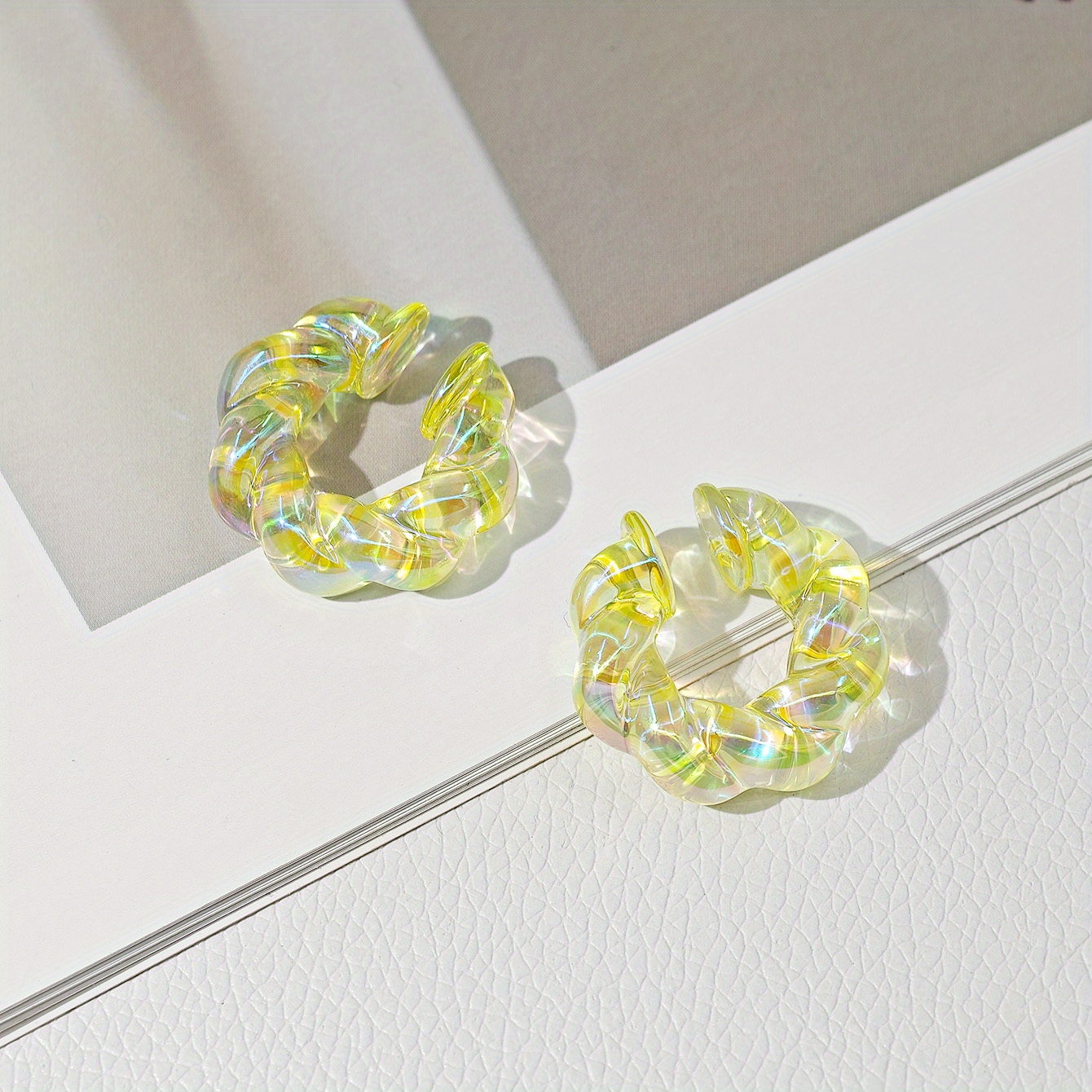 2pcs Acrylic Twist Ear Clips Earring Set Dopamine Colorful No Piercing
